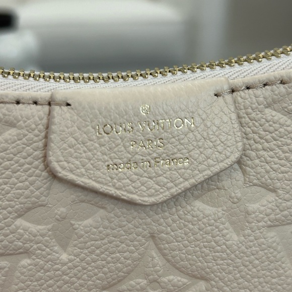 Louis Vuitton Pouchette! - Picture 2 of 15